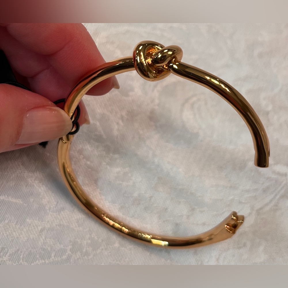 Kate Spade Sailor’s Knot Gold Bracelet hinged bangle bracelet NWT - Picture 6 of 9